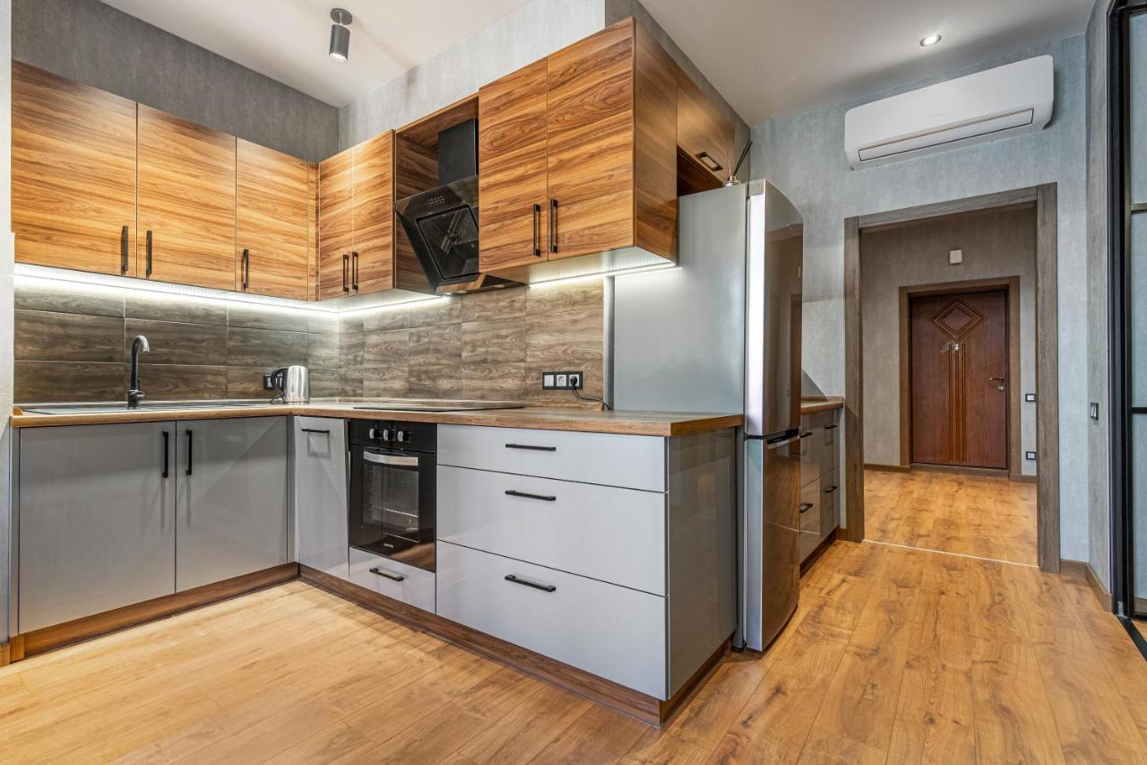 Sea Symphony Wood Style Apartment Odessa Exterior foto