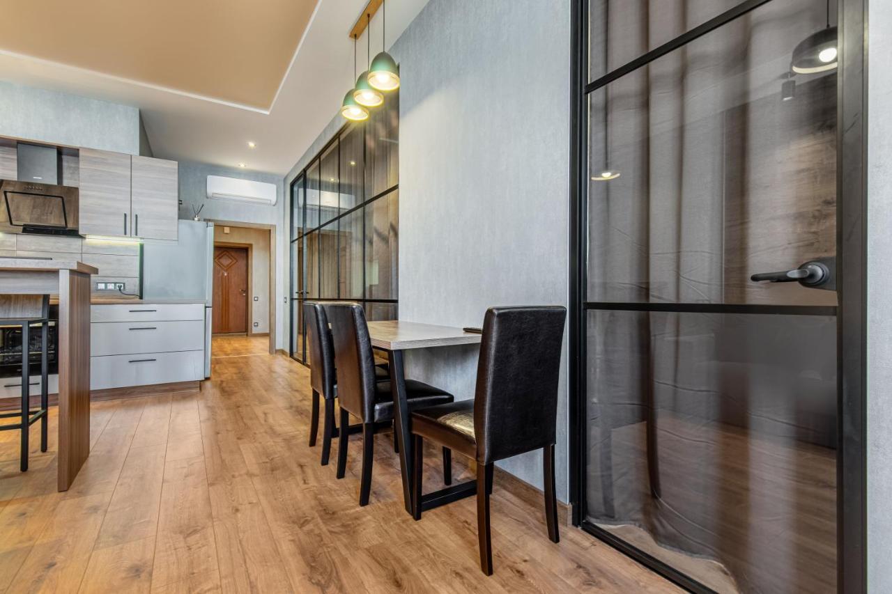 Sea Symphony Wood Style Apartment Odessa Exterior foto